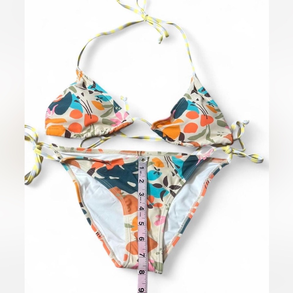 Floral String Bikini - Picture 16 of 16